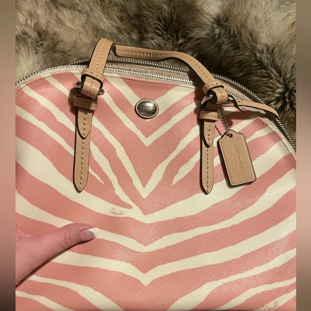 Pink and white rare Coach bag - Picture 4 of 5